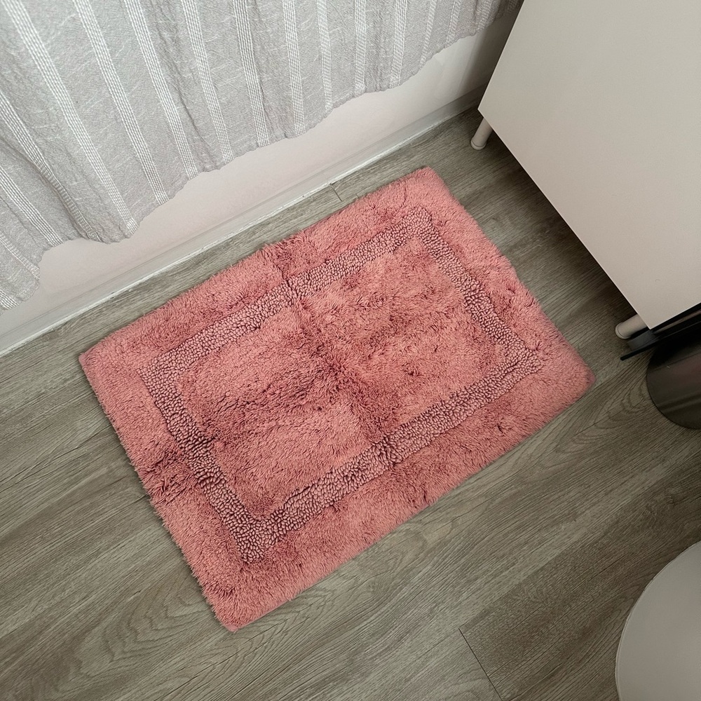 Plush Pink Shag Bath Mat | Soft Retro Barbiecore Bathroom Rug